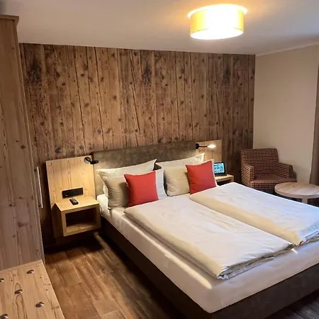 Dammschenke & מלון קורורט יונסדורף