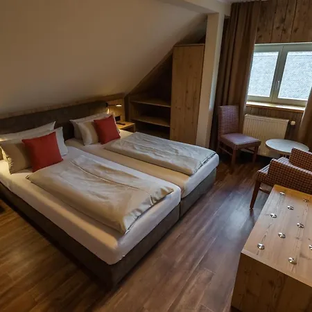 Dammschenke & קורורט יונסדורף