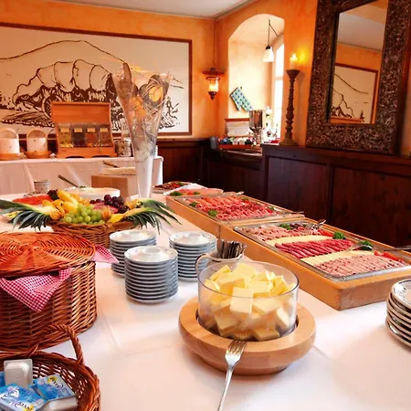 Dammschenke & מלון 3*