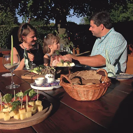 Dammschenke & מלון קורורט יונסדורף