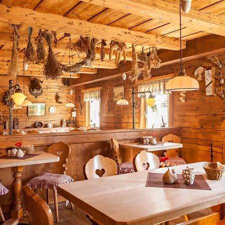 Dammschenke & מלון 3*